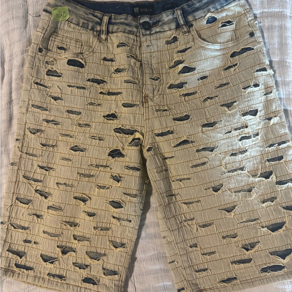 Distressed Tan Shorts waimea  size 20